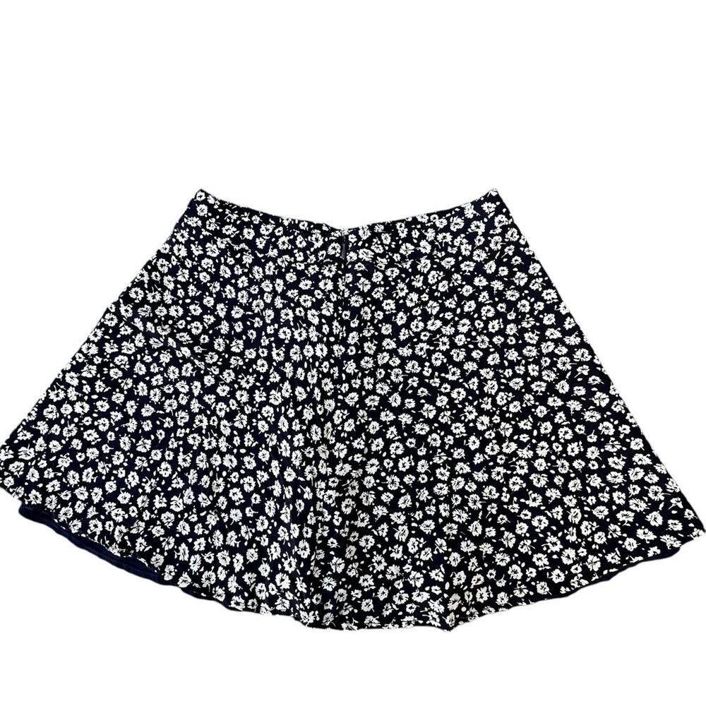 Forever 21 women’s size 28 (S) navy floral skirt